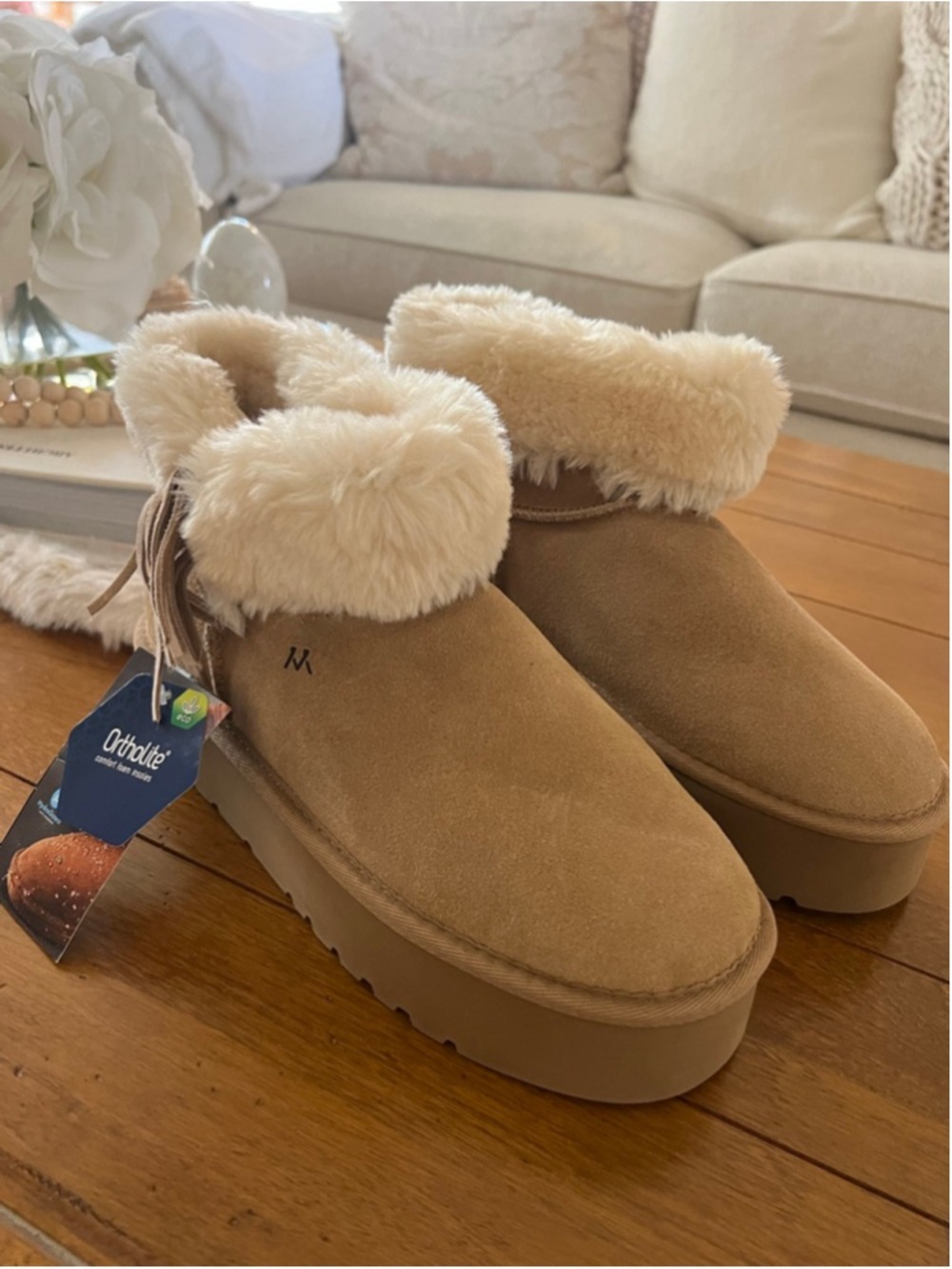 NWT Mykos Tan Ankle Boots & Booties Size 8 with Cream Faux Fur